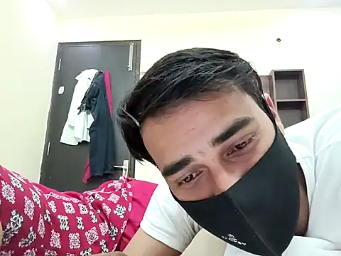 Snapshot of horny_milf_couple chatting on 10.22.25 horny milf couple online show from 10.22.25