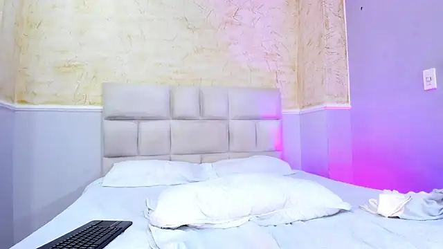 ScarletEvanss  online show from 10.15.25