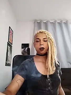 Snapshot of Helenoir chatting on 06.12.26 Helenoir online show from 06.12.26