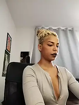 Snapshot of Helenoir chatting on 06.17.26 Helenoir online show from 06.17.26