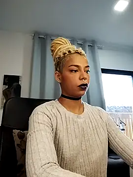 Snapshot of Helenoir chatting on 06.18.26 Helenoir online show from 06.18.26