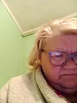 Snapshot of LusiyaGold5 chatting on 05.02.26 LusiyaGold5 online show from 05.02.26