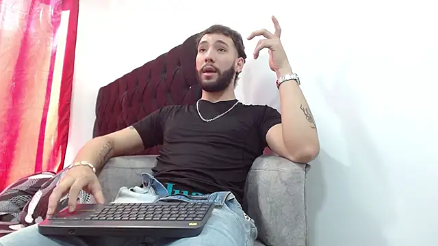 Snapshot of angel_kyrozz chatting on 10.26.25 angel kyrozz online show from 10.26.25