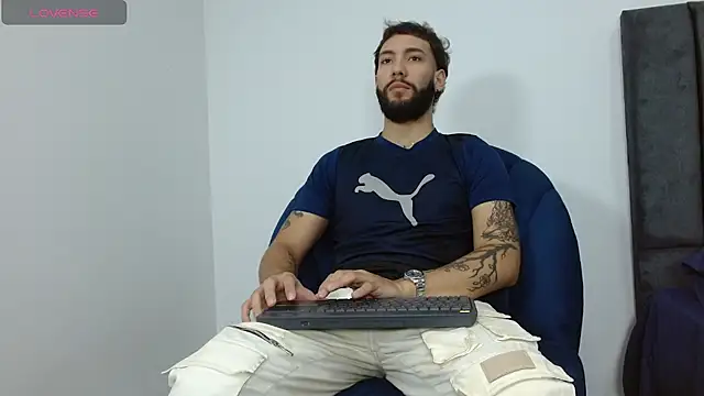 Snapshot of angel_kyrozz chatting on 11.13.25 angel kyrozz online show from 11.13.25