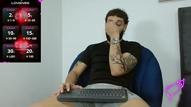 Snapshot of angel_kyrozz chatting on 11.20.25 angel kyrozz online show from 11.20.25