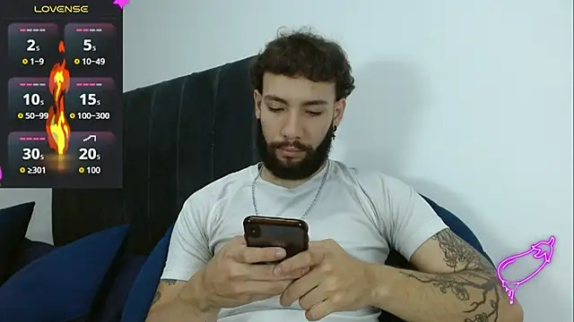 Snapshot of angel_kyrozz chatting on 12.17.25 angel kyrozz online show from 12.17.25