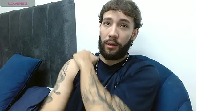 Snapshot of angel_kyrozz chatting on 12.19.25 angel kyrozz online show from 12.19.25