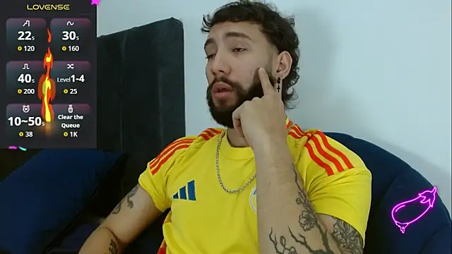 Snapshot of angel_kyrozz chatting on 12.23.25 angel kyrozz online show from 12.23.25