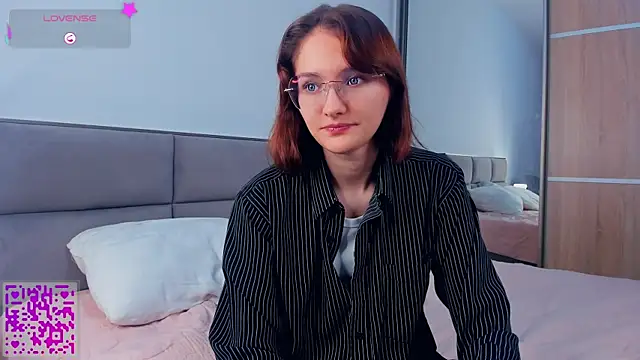 LorrieDegonia online show from 10.21.25