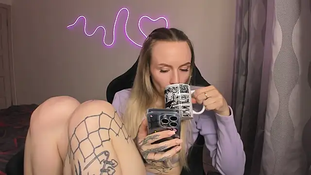 hello kittyyk online show from 05.04.26