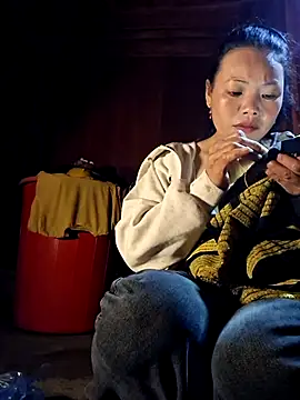 Snapshot of miomio-12 chatting on 10.07.25 miomio-12 online show from 10.07.25