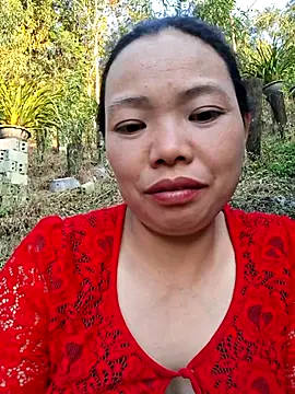 Snapshot of miomio-12 chatting on 10.19.25 miomio-12 online show from 10.19.25