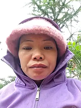 Snapshot of miomio-12 chatting on 10.22.25 miomio-12 online show from 10.22.25