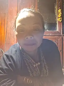 Snapshot of miomio-12 chatting on 11.05.25 miomio-12 online show from 11.05.25