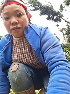 Snapshot of miomio-12 chatting on 11.21.25 miomio-12 online show from 11.21.25