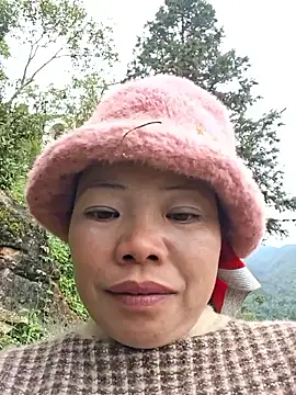 Snapshot of miomio-12 chatting on 11.22.25 miomio-12 online show from 11.22.25