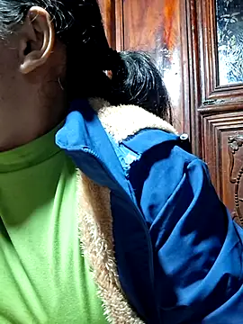 Snapshot of miomio-12 chatting on 11.22.25 miomio-12 online show from 11.22.25