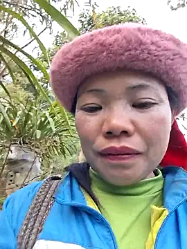 Snapshot of miomio-12 chatting on 12.01.25 miomio-12 online show from 12.01.25