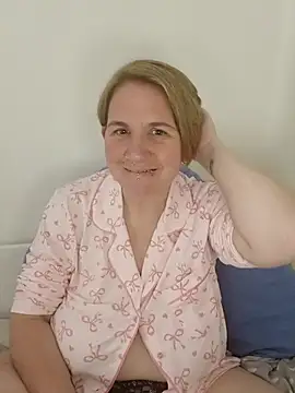 Snapshot of LaceyWestxx chatting on 10.20.25 LaceyWestxx online show from 10.20.25