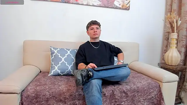 Snapshot of Leoo_Miller chatting on 10.08.25 Leoo Miller online show from 10.08.25