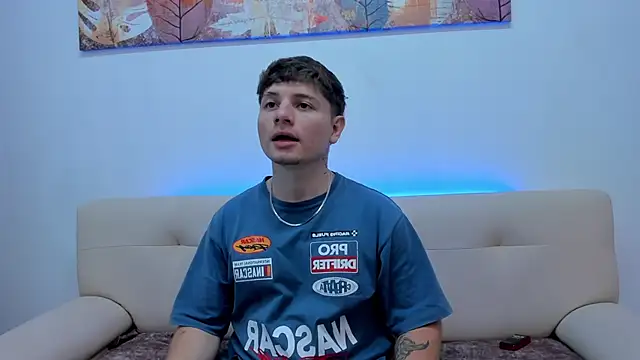 Snapshot of Leoo_Miller chatting on 10.15.25 Leoo Miller online show from 10.15.25