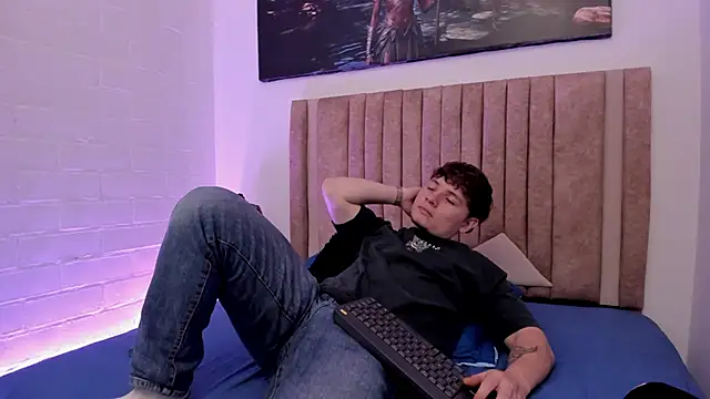 Snapshot of Leoo_Miller chatting on 11.23.25 Leoo Miller online show from 11.23.25