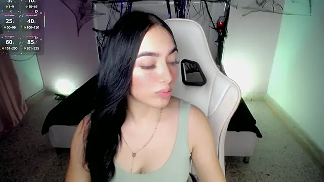 Snapshot of cielooo_ chatting on 10.30.25 cielooo online show from 10.30.25