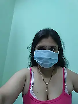 Snapshot of yourbeautyqueen chatting on 07.18.26 yourbeautyqueen online show from 07.18.26