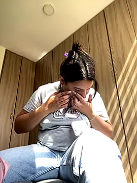 Snapshot of Stefany_Bam chatting on 12.14.25 Stefany Bam online show from 12.14.25