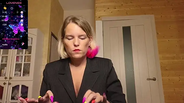 Lady Shine online show from 10.08.25