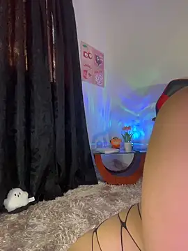 AlannaDollx online show from 10.30.25