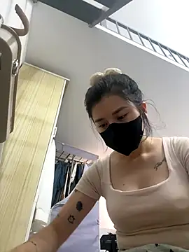 Snapshot of Titlelove chatting on 11.20.25 Titlelove online show from 11.20.25