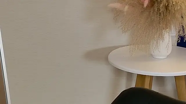 Alexis Lovely online show from 12.17.25