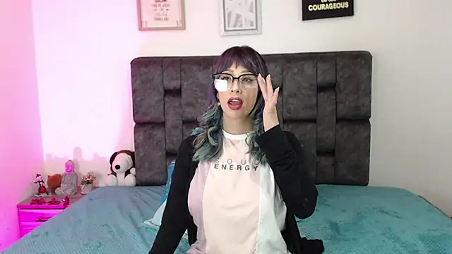 Snapshot of Allisonpetite1 chatting on 10.15.25 Allisonpetite1 online show from 10.15.25