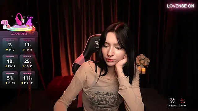 Snapshot of Trix_Void chatting on 10.28.25 Trix Void online show from 10.28.25