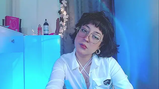 Snapshot of zora_blue777 chatting on 10.16.25 zora blue777 online show from 10.16.25