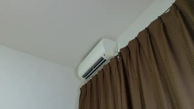 Snapshot of mio_k1 chatting on 11.24.25 mio k1 online show from 11.24.25