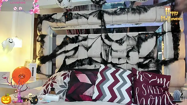 Snapshot of Gaiaxxx chatting on 10.28.25 Gaiaxxx online show from 10.28.25