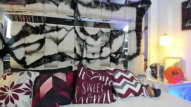 Snapshot of Gaiaxxx chatting on 10.29.25 Gaiaxxx online show from 10.29.25