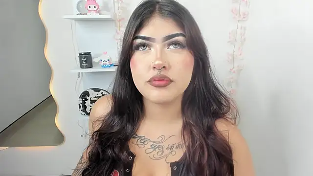hollycute   online show from 07.18.26