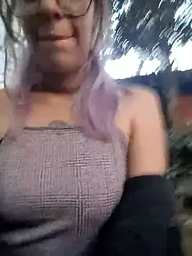 Snapshot of Abby_2-1 chatting on 11.26.25 Abby 2-1 online show from 11.26.25