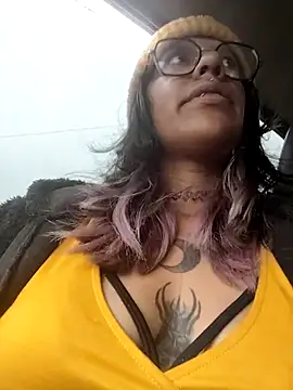 Snapshot of Abby_2-1 chatting on 11.27.25 Abby 2-1 online show from 11.27.25