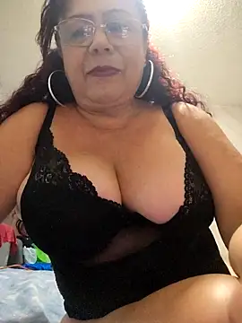 Snapshot of Kamila70 chatting on 11.28.25 Kamila70 online show from 11.28.25