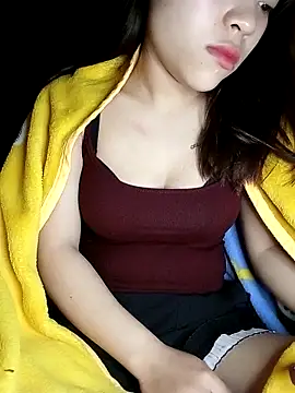 Snapshot of Lyly69699 chatting on 12.14.25 Lyly69699 online show from 12.14.25