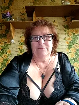 Snapshot of TATSI23 chatting on 10.28.25 TATSI23 online show from 10.28.25