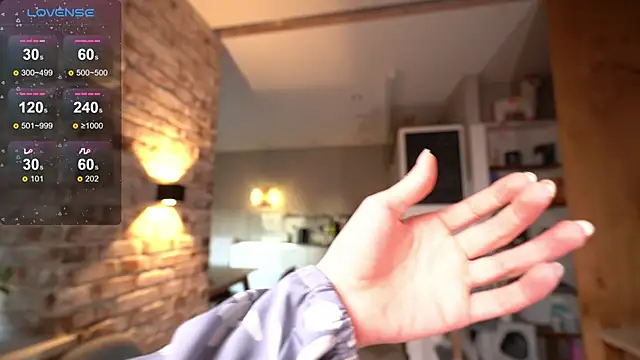 Snapshot of _favdream chatting on 10.18.25 favdream online show from 10.18.25