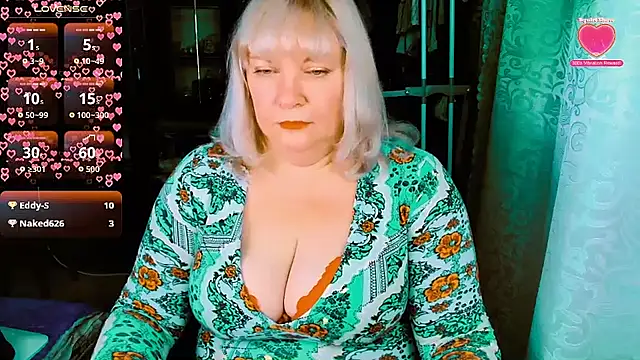 Snapshot of DiamondNata chatting on 10.10.25 DiamondNata online show from 10.10.25