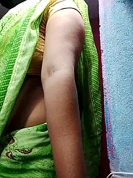 Snapshot of Cr_sonam chatting on 10.22.25 Cr sonam online show from 10.22.25