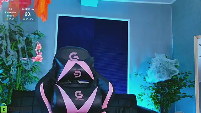 Snapshot of KaiaPearl chatting on 10.31.25 KaiaPearl online show from 10.31.25