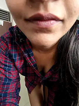 anshika0124 online show from 12.04.25